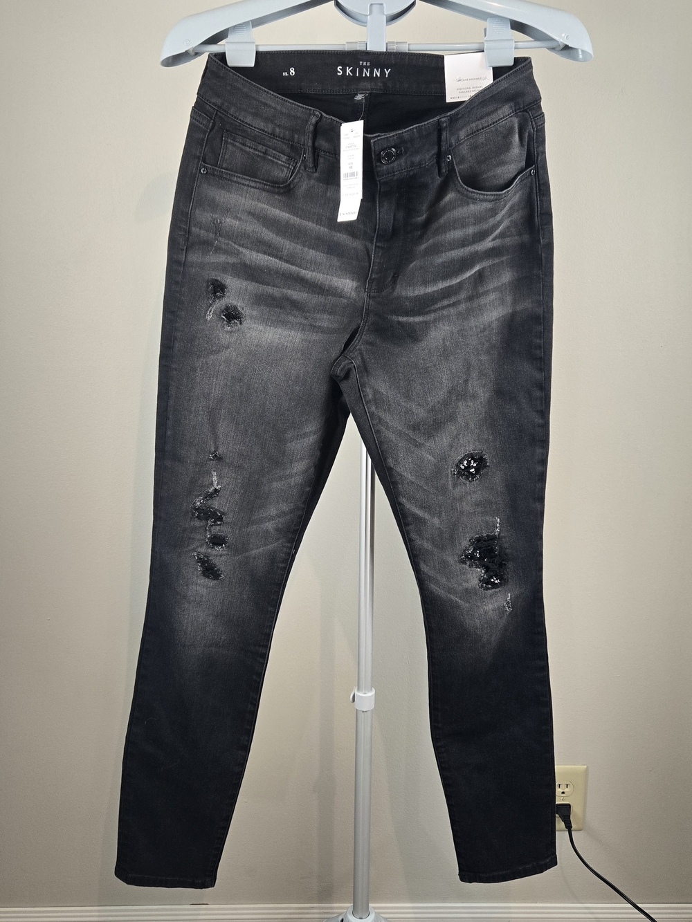 NWT White House Black Market Skinny Jeans Distressed in Black Size 8